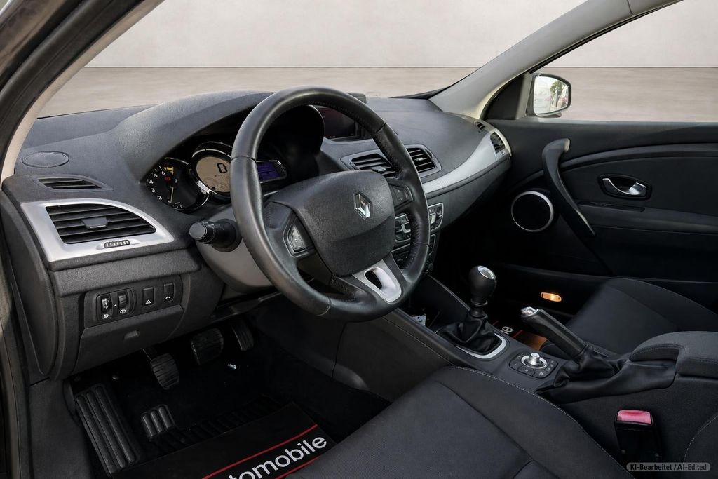 RENAULT Megane – Bild 12