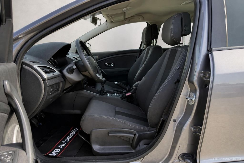 RENAULT Megane – Bild 13