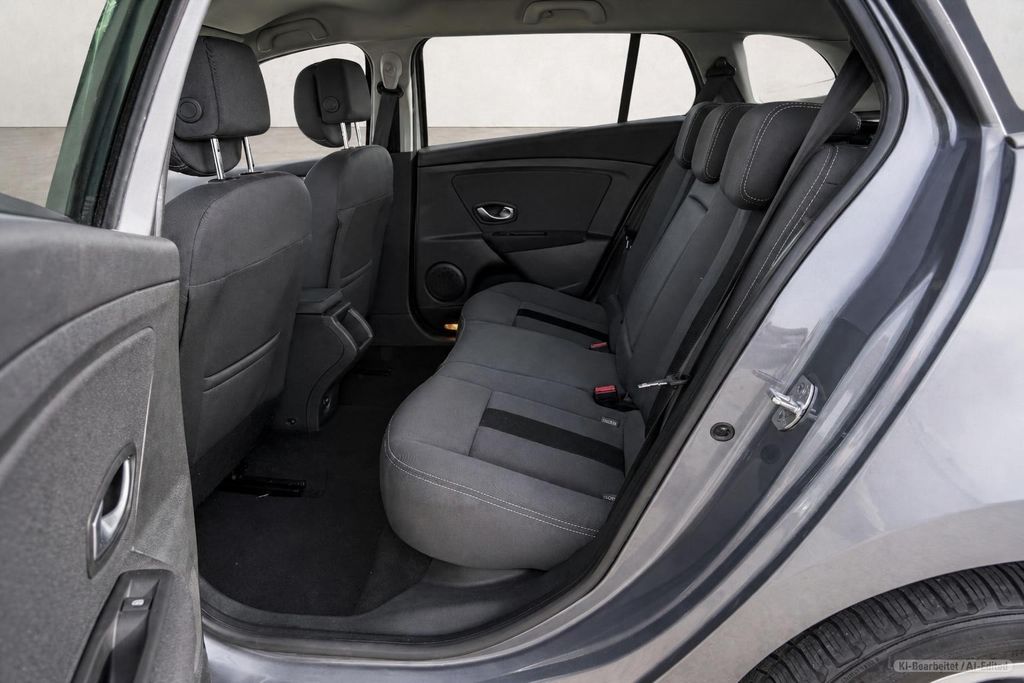 RENAULT Megane – Bild 15
