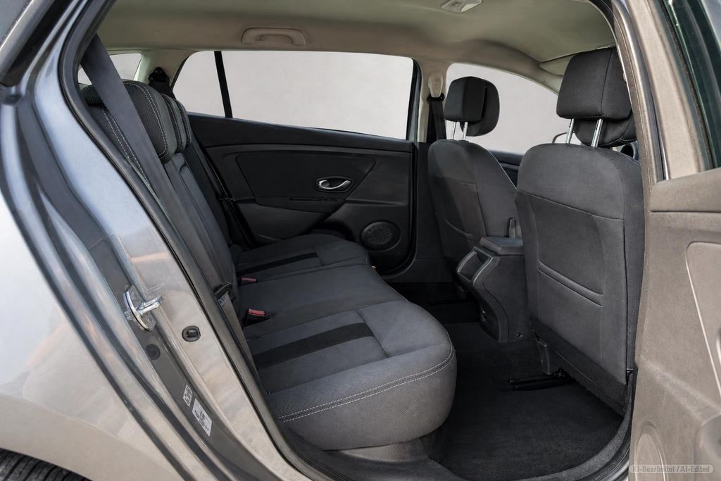 RENAULT Megane – Bild 16