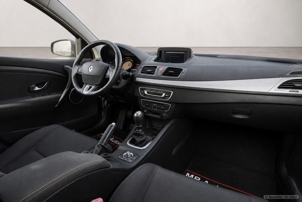 RENAULT Megane – Bild 21