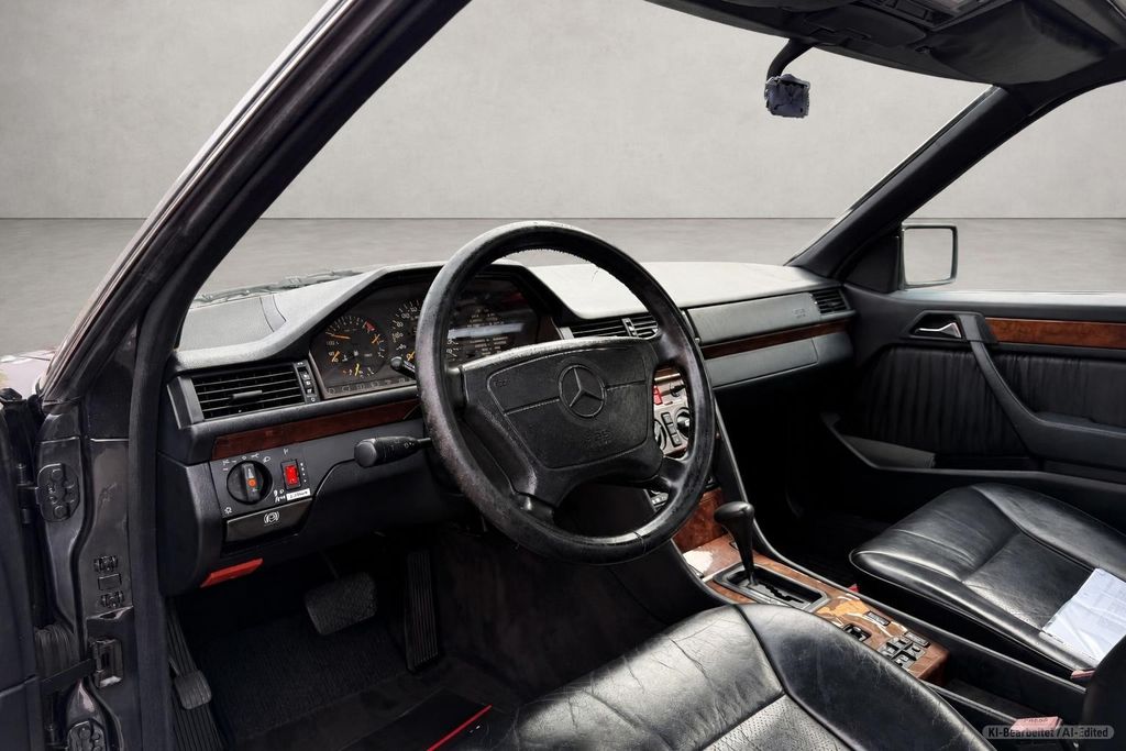 MERCEDES-BENZ CE 300 – Bild 12